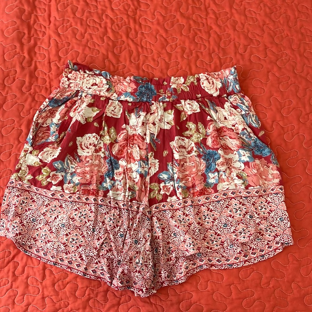 Floral shorts - size large but fit like a medium